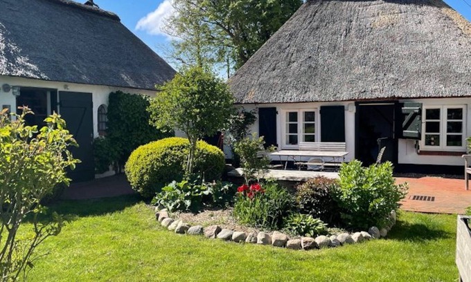 Hillgroven House | Frisian cottage on the sea dike