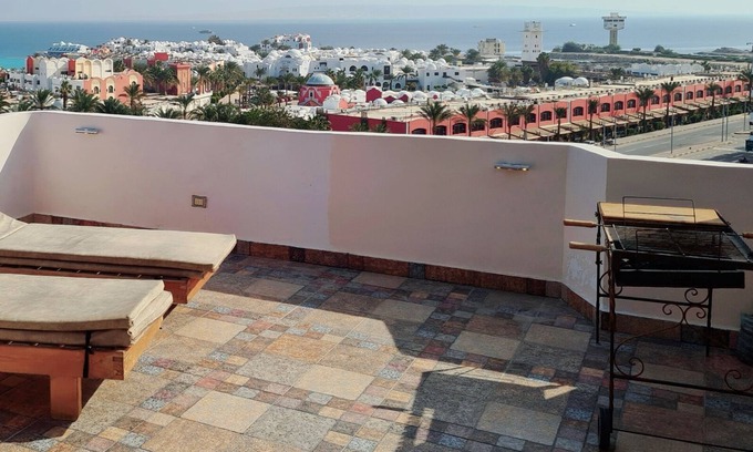 Corniche Road-Dahar Apartment | from 1 week: - 35% discount private roof terrace sea view pool free WiFi central