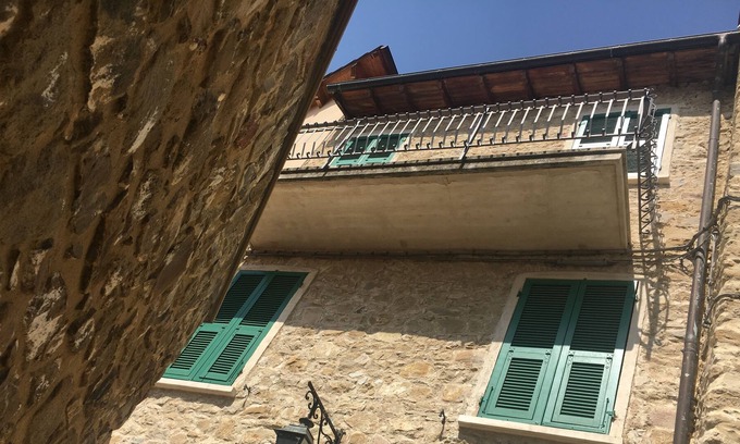 Vallebona House | From ground to sky with large terrace