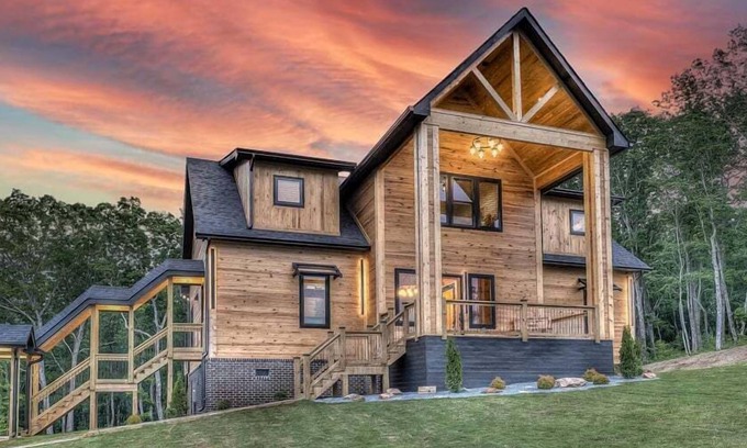 Talking Rock Cabin | From Salt Life to Mountain Life - Mountain Views | Pet Friendly | Hot Tub | Game Room