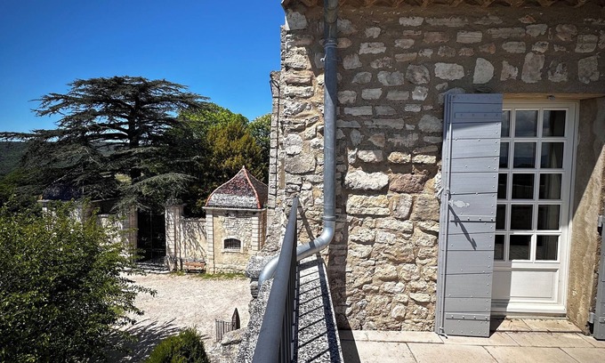 Murs House | From the top of its terraces and garden, breathtaking views of the Luberon