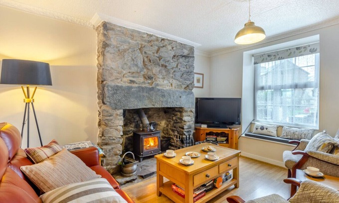 Tanygrisiau House | Fron Hyfryd - Three Bedroom House, Sleeps 6