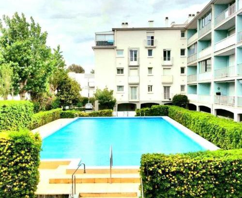 La Jetee Apartment | Front de Mer et Grande Piscine pour un appartement chic et cosy, appartement en résidence à Canet en Roussillon, à 10 minutes de Perpignan