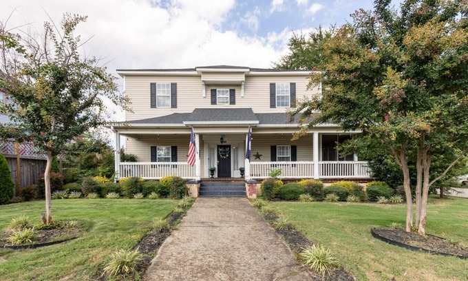 Spartanburg Apartment | Front Porch 2 Living Rooms Sleeps 8
