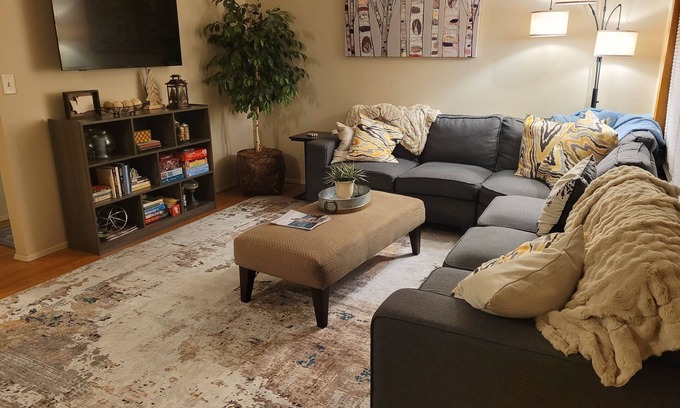 Lynden Apartment | Front Street Retreat - A cozy, 2-bedroom apartment in the heart of Lynden!