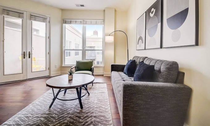 Cole-Noble District Apartment | Frontdesk | 1 BR Apt by Sailors Monument