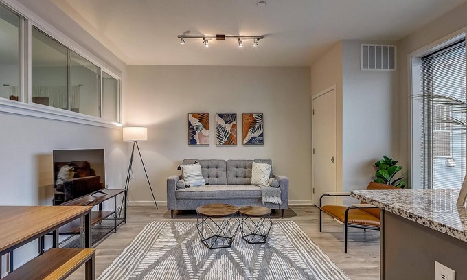 Brewerytown Apartment | Frontdesk | 1 BR Apt near Museum of Art