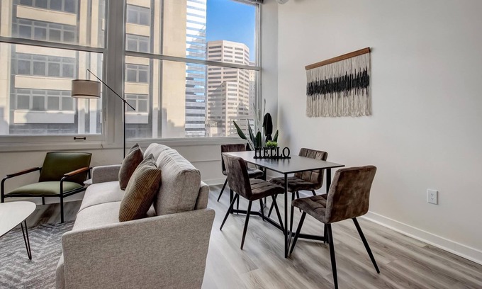 Mile Square Apartment | Frontdesk | 2 BR Apt by Soldiers/Sailors Monument