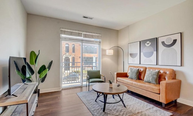 Fletcher Place Apartment | FRONTDESK 531 Virginia Ave Apts Downtown Indianapolis