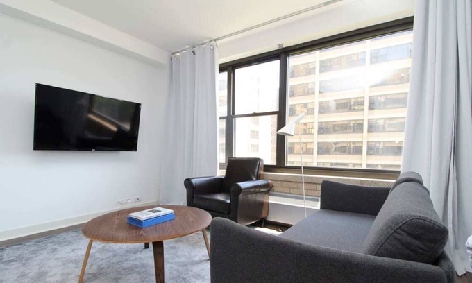 Indian Village Apartment | Frontdesk | Modern Studio Apt in East Hyde Park