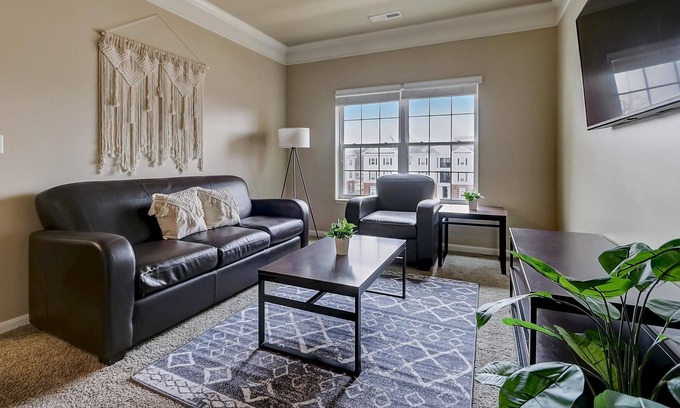 Roseland Apartment | Frontdesk | Roseland 2 BR Near ND