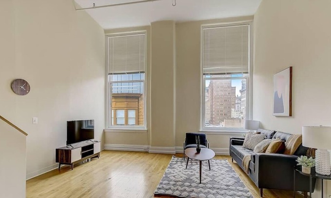 Gayborhood Apartment | Frontdesk | Spacious 1BR Loft by Independence Hall