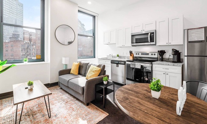 Cultural District Apartment | Frontdesk | Studio Apt by UPMC Childrens Hospital