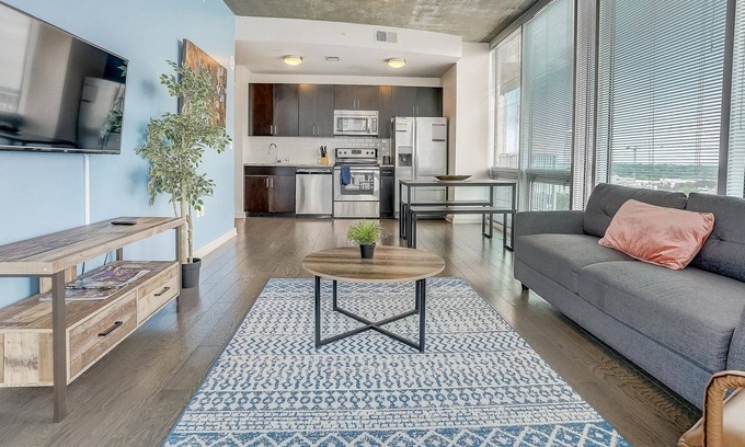 Charlotte Center City Apartment | Frontdesk | Stunning 2BR Apt High-Rise in Uptown