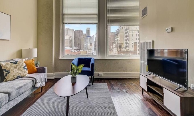 Gayborhood Apartment | Frontdesk | Sunny 2 BR loft in Washington Square