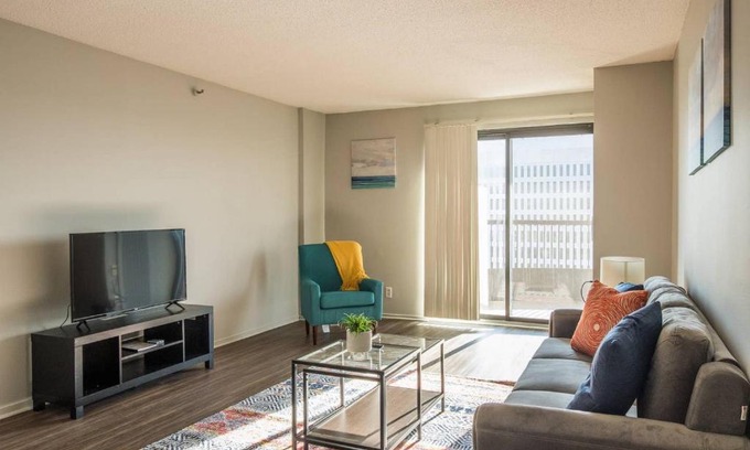 Gateway District Apartment | FRONTDESK The Churchill Apts Downtown Minneapolis