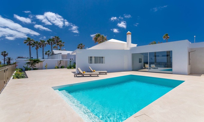 Costa Teguise Villa | Frontline Villa with magnificent sea views , Close to sea & beach