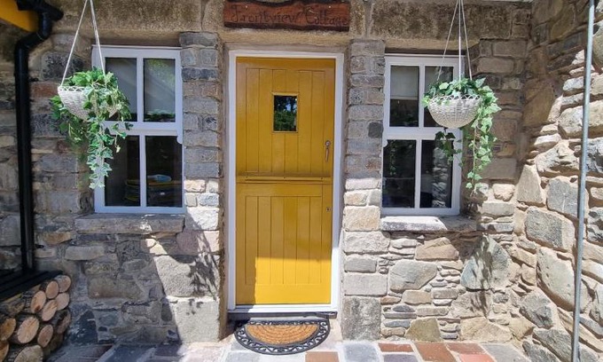 Loughinisland House | Frontview Cottage - Sleeps 6