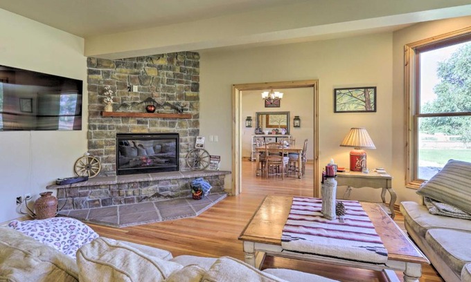 Fruita House | Fruita Victorian Home with Hot Tub and Mountains!