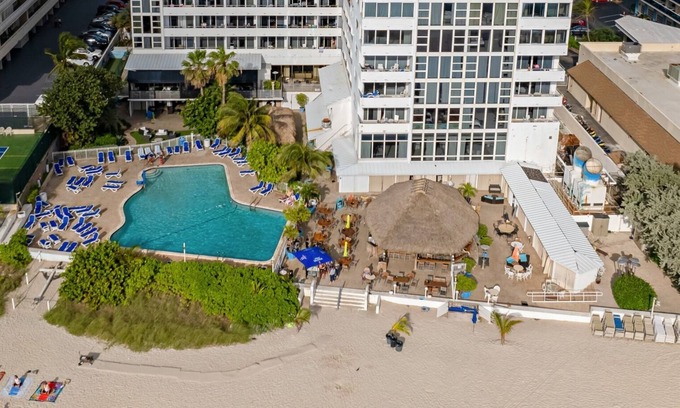 Bermuda Riviera Condo | Ft. Lauderdale Beach Studio in Oceanfront Resort with Amenities