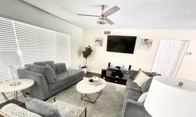 Middle River Terrace House | Ft Lauderdale getaway HEATED POOL sleeps 6-8