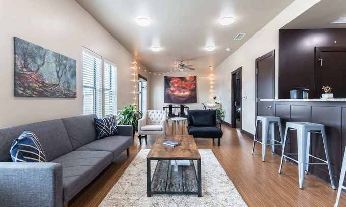 Fort Worth Apartment | Ft Worth Southside Loft 202- Walk to Magnolia Ave!