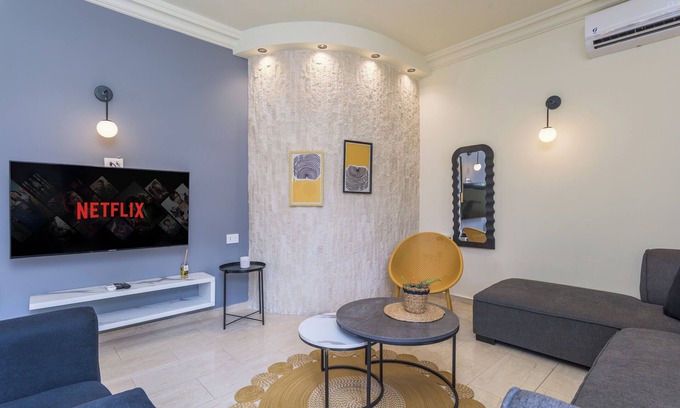 Batroun Apartment | Fuga Di Batroun Cozy 2-BR with 24-7 Power and ACn