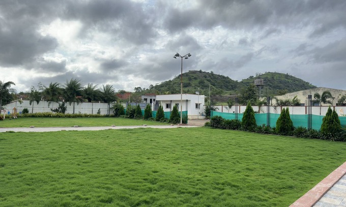 Junnar Hotel | Fulgulab Lawns & Homestays
