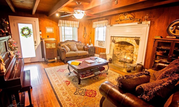Lynn Garden House | Fulkerson-Hilton historic homestead