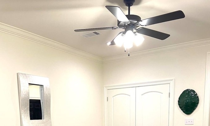 Hammond House | Full 1BR/1BA apartment, 5 min to I-55 and I-12