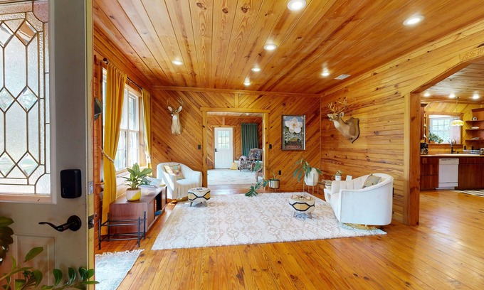 Valona House | Full 3 ensuite home in fish camp community w/kayaks, bikes and boat parking