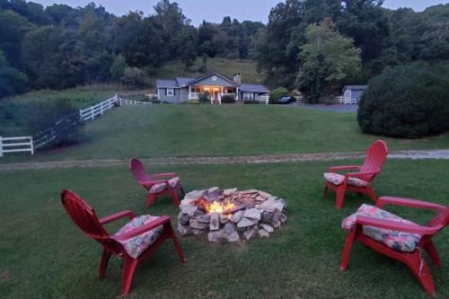 Sugar Grove House | Full Access to our Farm & Petting ZOO + Hot Tub!