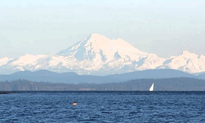 White Rock Apartment | Full advantage of 180 degree PANORAMIC view of OCEAN & MOUNT BAKER