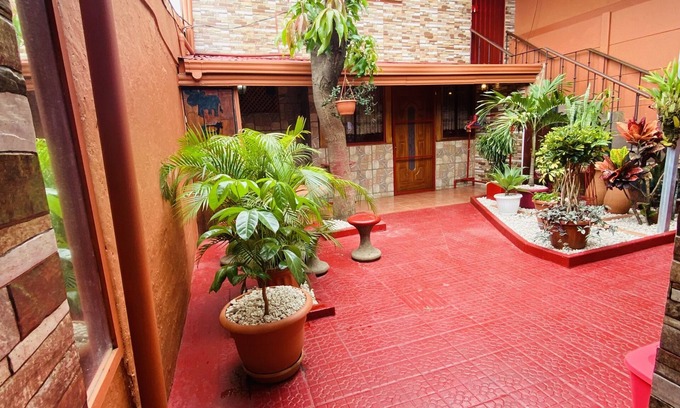 Villa Bonita Apartment | Full apartment 5 minutes Airport Ground floor and upstairs with internet connection