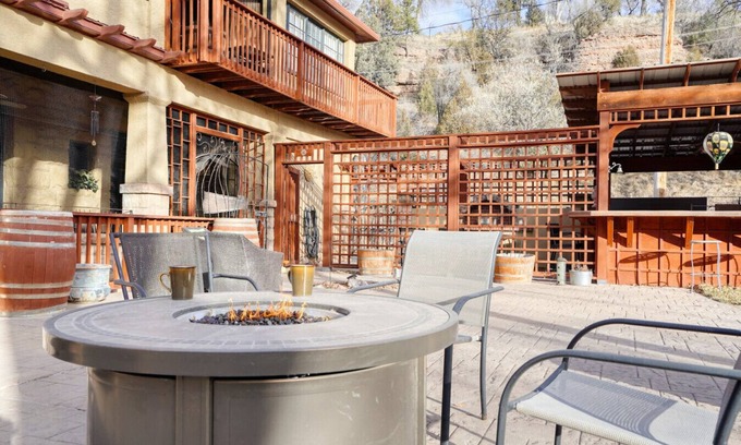 Hot Springs House | Full Apartment in Landmark Building - FlatIron 203