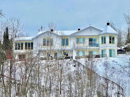 Ferme-Neuve Ski Chalet | Full Chalet - 6 Bdrm Private/Beachfront/Kayaks