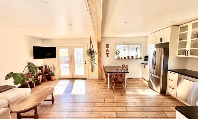 Algoma District House | Full Cozy & Modern Bungalow in a quiet neighbourhood