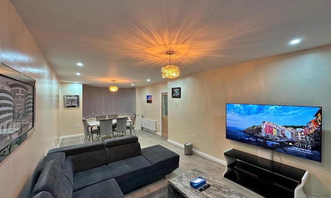 Cheetham Hill House | Full Home in Heywood Street near Cheetham Hill