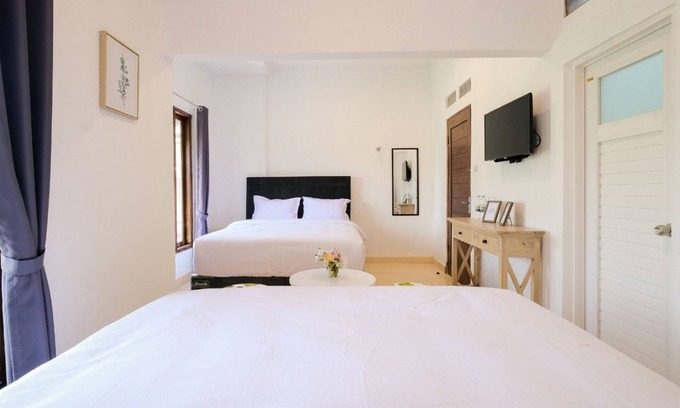 Depok House | Full House 6 BR with Privat Pool near Maguwoharjo Stadium @FHStay Maguwo