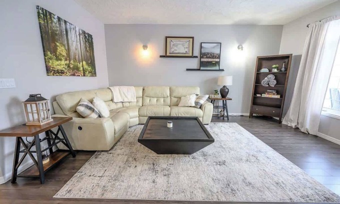 Grande Prairie House | Full House | Garage | BBQ | 3 Living Rooms & more