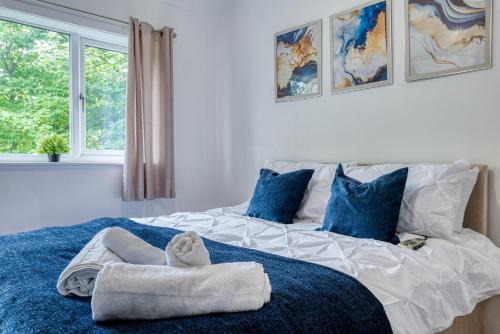 Whitefield House | Full House, Massage Mattresses, Sleeps 6 guests, Free wifi, Free Parking, Free Netflix, Smart TV