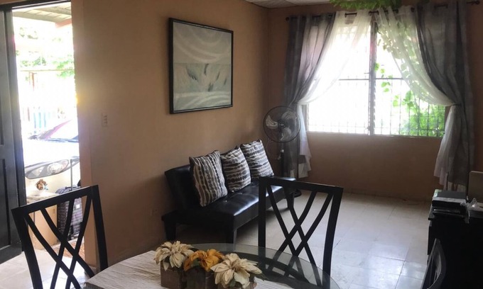 San Antonio House | full house near to airport and shopping center los pueblos and metro mall, and ,