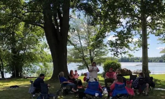 Helmer House | Full House on the Lake with Free kayaks, paddleboats and a fishing boat.