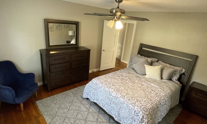 Tuscaloosa House | Full time rental 4 bedrooms and 2 baths.House is located 1 mile from UA campus.
