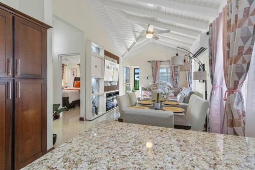 Old Harbour House | Fully Air Conditioned Colbeck Manor - The Geenie Gates