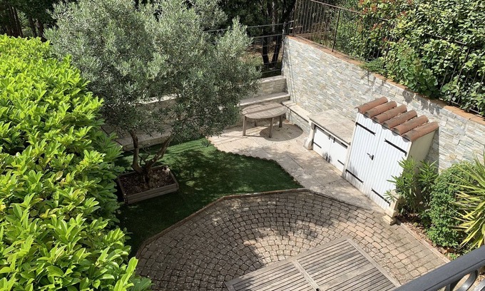 Les Salles-sur-Verdon House | Fully-equipped furnished house in village center