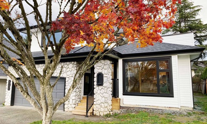 Langley House | Fully equipped 4b3b house 3 minutes drive to Highway 1