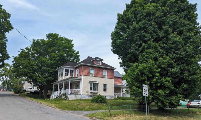Richmond Apartment | Fully equipped apartment with 1 bedroom in our century-old residence.n