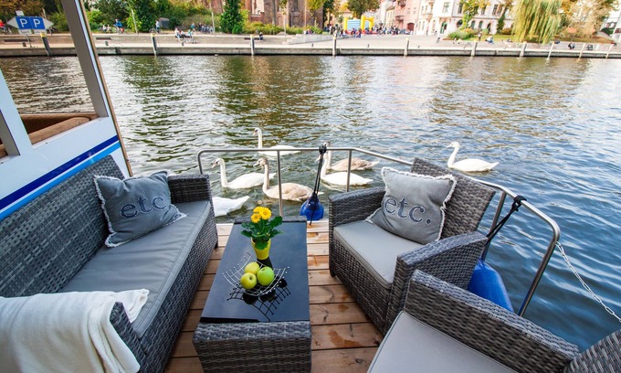 Priepert Boat Rental | Fully-Equipped Boat 'Lisa' with Terraces