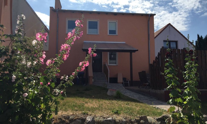 Bergen auf Ruegen House | Fully equipped cozy city center vacation home Monima